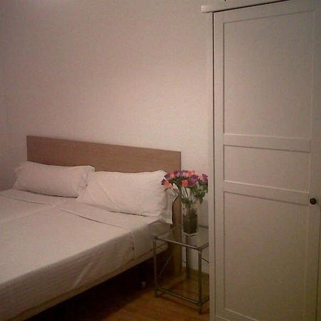 Km1 Amparo Apartments Madrid Room photo