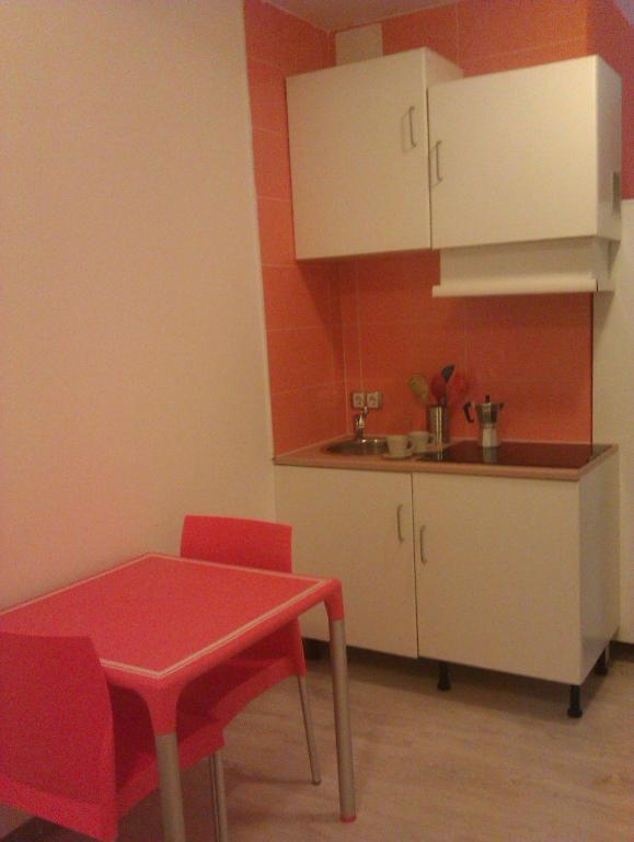 Km1 Amparo Apartments Madrid Room photo